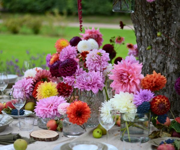 Seasonal table flowers for weddings and special events